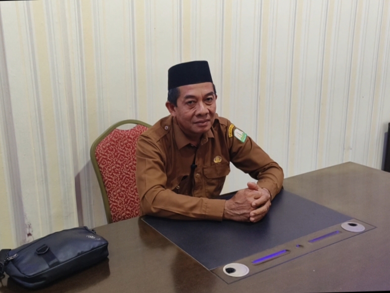 Inovatif : Kacabdin Simeulue Sulap Pekarangan Sekolah Jadi Kebun Sawit Mini, Hasilnya untuk Penjaga Sekolah